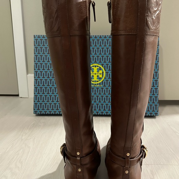 Tory Burch Marlene Riding Boot Finni Vegan Leather w/Gold Metal Details Size 7.5 - Picture 15 of 16